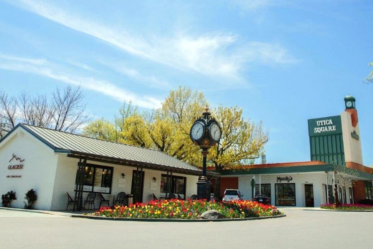 Free Summer Activities for Kids in Tulsa: Utica Square